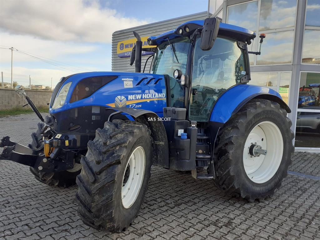 Second-hand NEW HOLLAND TRACTEUR AGRICOLE T7.225 AUTO COMMAND NEW