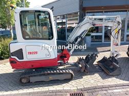 Takeuchi Tb225