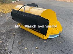 Omarv Mulcher mit Sammelwanne Schlegelmulcher Grasshoppe