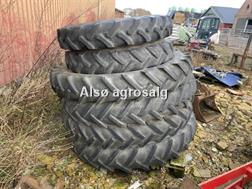 Goodyear 9.5x44 +8.3x32. Prisen er for alle 6 stk.