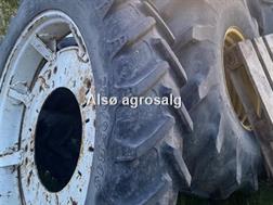 BKT 270/95R48 og 230/95R32. Prisen er for alle 4 stk.