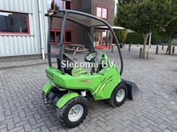 Avant 218 met Grondbak