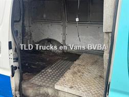 Toyota HiAce **DIESEL-FRENCH VAN**