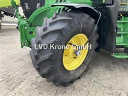 John Deere 6215