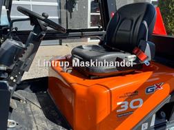 Doosan D30 G med kabine og KUN 57 TIMER FRA NY, MED TIME 
