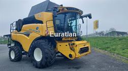 New Holland CR8-90