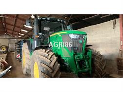 John Deere 6215R