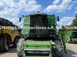 John Deere 2266