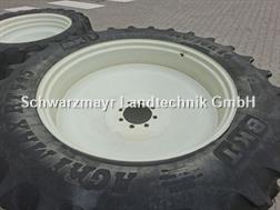 BKT 380/90R46+320/85R34 Pflegeräder