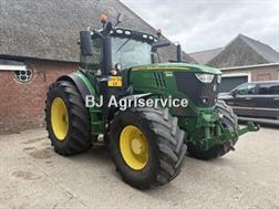 John Deere 6215