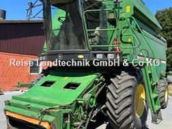 John Deere 2066