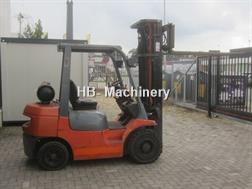 Toyota FG25, LPG gas, triplex, side shift.