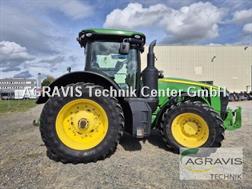 John Deere 8320 R  