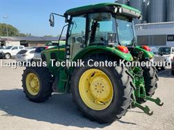 John Deere 5820