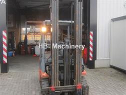 Toyota FG25, LPG gas, triplex, side shift.